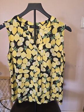 Nine West Black Lemon Print Sleeveless V-Neck Top